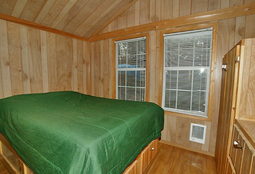 Arrowhead Camping Resort Deluxe Cabin 4 Douglas Center Exterior photo